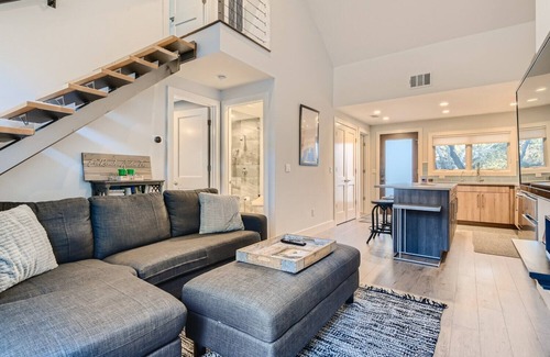 Austin Cabin | Modern 2-Bedroom Loft in Austin w Pool, Hot Tub,Fire pit,Goats,Alpacas,Chickens