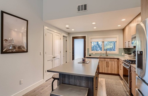 Austin Cabin | Modern 2-Bedroom Loft in Austin w Pool, Hot Tub,Fire pit,Goats,Alpacas,Chickens