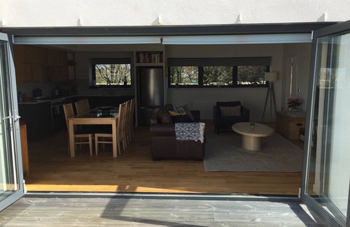 Ayr House | Beachside 2-Bedroom Retreat with Ocean Views & Premium Amenities