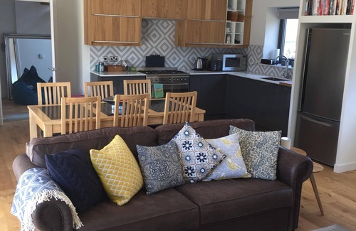 Ayr House | Beachside 2-Bedroom Retreat with Ocean Views & Premium Amenities