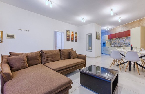 St. Andrew's Apartment | Modern 2-Bedroom Maisonette in Swieqi