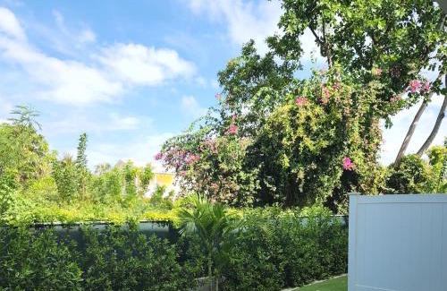 West Bay Apartment | Modern 2 bedroom walking distance to the beach!