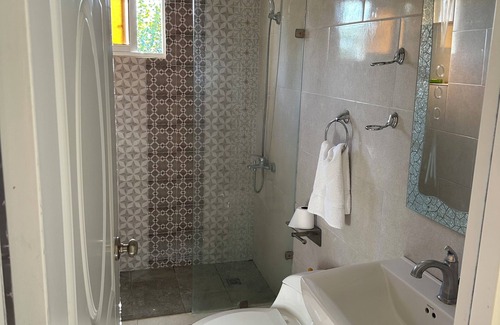 Municipio Consuelo Apartment | Modern 2-bedroom with WiFi and AC in tranquil Consuelo