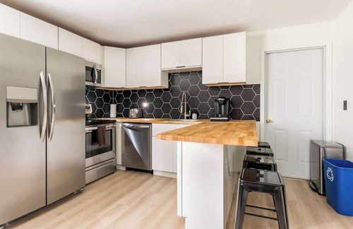 South Hill Apartment | Modern 2 Bedroom Retreat with Outdoor Space for Families