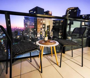 South Yarra Apartment | Modern 2-Bedroom Apartment with Pool & Hot Tub Access