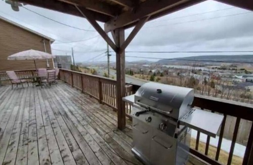 Terra Nova Apartment | Modern 2-BR Apt in West End with City Views