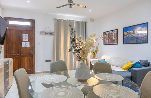 Marsaskala Apartment | Modern 2 Double Bedroom Apartment Yard & Fully AC