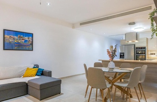 Marsaskala Apartment | Modern 2 Double Bedroom Apartment Yard & Fully AC