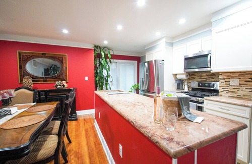 Weehawken House | Modern 2-floor, 3-bedroom apartment 20 minutes from Manhattan.