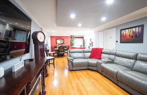 Weehawken House | Modern 2-floor, 3-bedroom apartment 20 minutes from Manhattan.