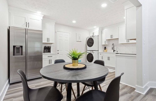 Athens House | Stylish Duplex with 2 King Beds Near UGA & Spa Amenities
