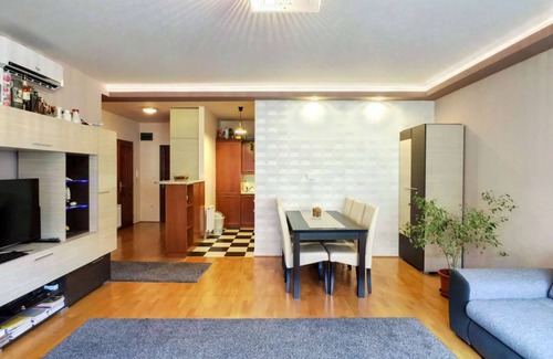 Rozsadomb Apartment | Modern 2-Room Apartment with Pool & Breakfast Included