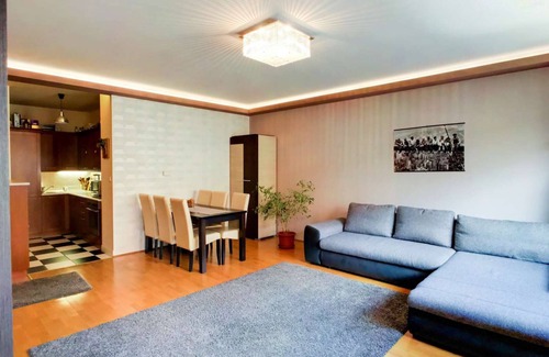 Rozsadomb Apartment | Modern 2-Room Apartment with Pool & Breakfast Included