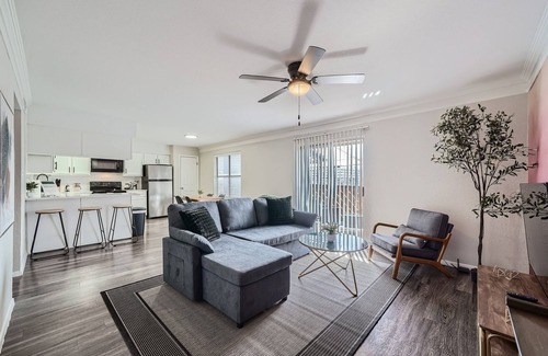 Triangle State Apartment | Modern 2B Getaway with Pool & Kitchen, Minutes to Downtown