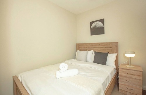 Wentworth Point Apartment | Stylish 2B1B Apartment with Spa & Hot Tub at Wentworth Point