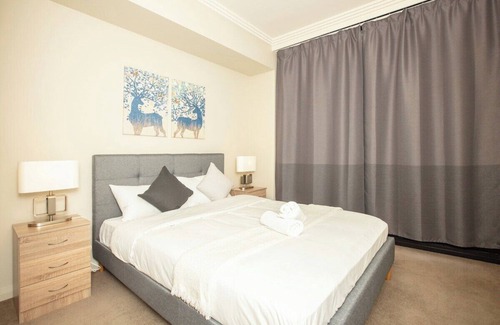 Wentworth Point Apartment | Stylish 2B1B Apartment with Spa & Hot Tub at Wentworth Point
