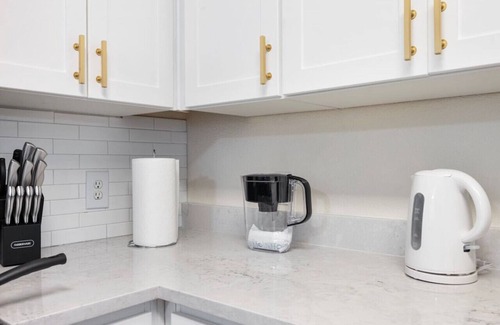 Tempe Apartment | Modern 2B2B: Stylish with Pool, Arcade, Gym, & Complimentary Parking