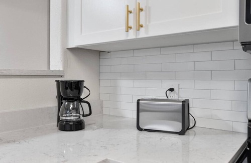 Tempe Apartment | Modern 2B2B: Stylish with Pool, Arcade, Gym, & Complimentary Parking