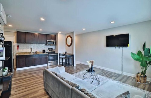 Anacostia Apartment | Stylish 2-Bedroom Apartment in Historic DC for Families