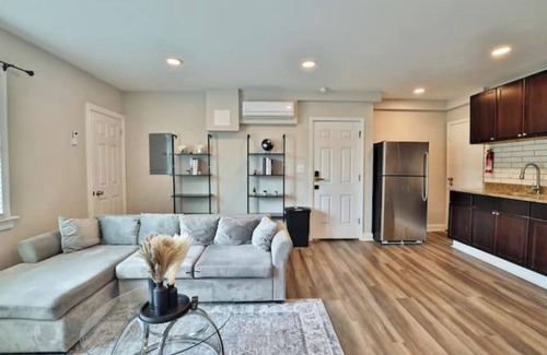 Anacostia Apartment | Stylish 2-Bedroom Apartment in Historic DC for Families