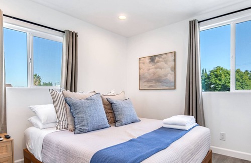 South Wrigley Apartment | Modern Casita Suite with Kitchen in Central Long Beach