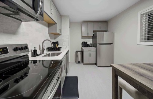 Hazel Park Apartment | Contemporary 2BD Apartment Steps from Royal Oak