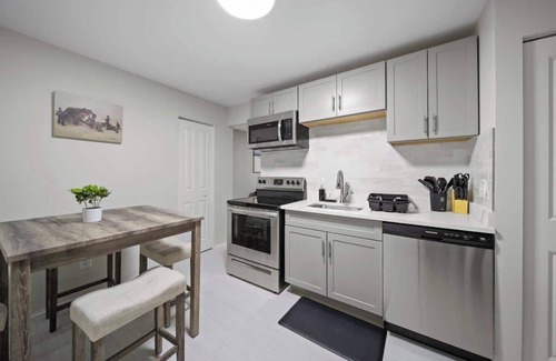 Hazel Park Apartment | Contemporary 2BD Apartment Steps from Royal Oak