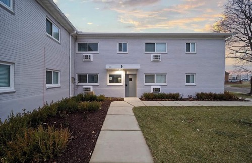 Hazel Park Apartment | Contemporary 2BD Apartment Steps from Royal Oak