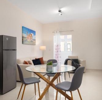 Gzira Apartment | Modern 2BD Apartment with Maltese Balcony & Back Yard - Close to St Julian's & St Georges Bay & Sliema Promenade