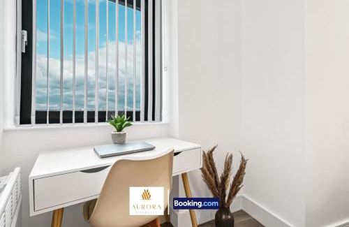London Borough of Hounslow Apartment | Modern 2BDR Apartment With Free Wi-Fi, Private Parking Near to Heathrow By Aurora WorkNest Short Lets & Serviced Accommodation London