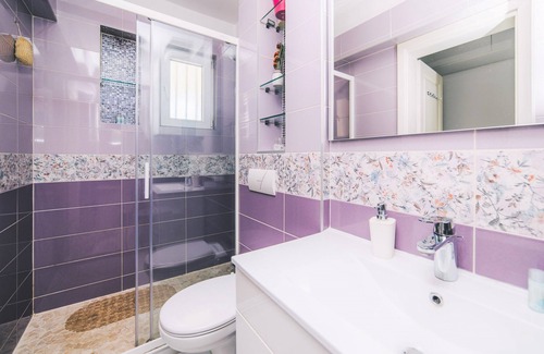 Old Town Apartment | Pet-Friendly 2BDR Apartment with Cathedral Views