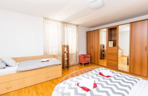 Old Town Apartment | Modern 2BDR Apartment with Free Parking in City Center