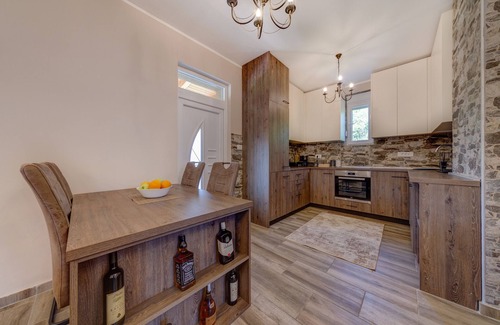 Dodosi House | Modern Holiday Home Near Skadar Lake with Pool & Breakfast