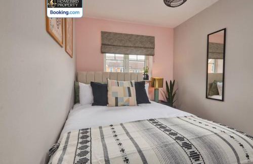 Leeds House | Exceptional Tavistock House: Family-Friendly Getaway Awaits