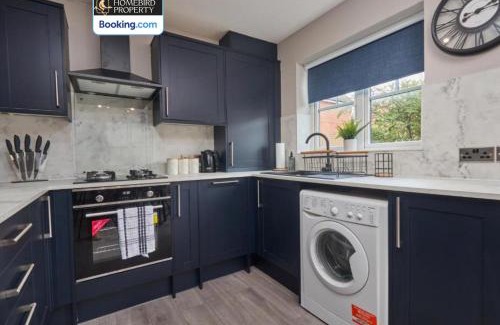 Leeds House | Exceptional Tavistock House: Family-Friendly Getaway Awaits