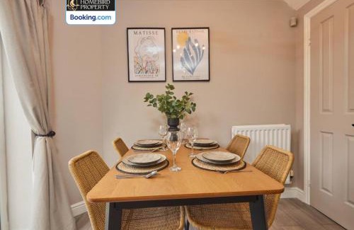 Leeds House | Exceptional Tavistock House: Family-Friendly Getaway Awaits