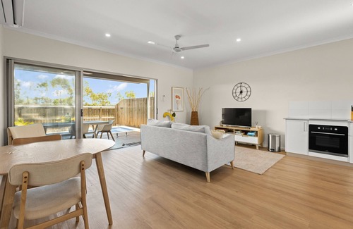 Cable Beach Villa | Pet-Friendly 2BR Villa with Pool & Spa - Guest Rated 10/10