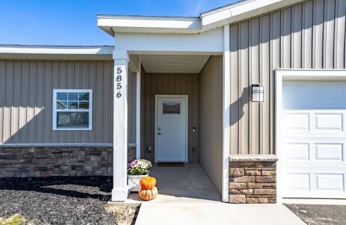 Grandville House | Pet-Friendly 2BR Condo with Garage & Patio for Families