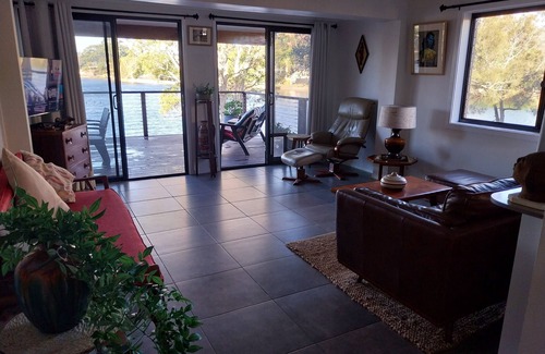 Burleigh Waters Apartment | Modern 2BR/2BA Oasis Minutes from Burleigh Heads Beach