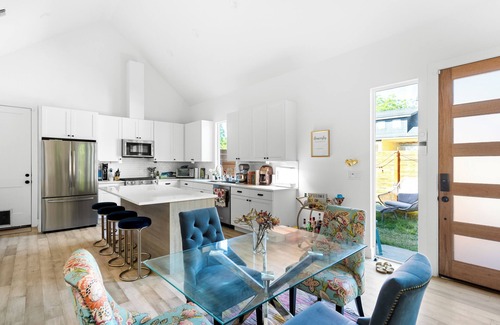 Chestnut House | Modern 2BR Getaway with Cathedral Ceilings & Family-Friendly Amenities