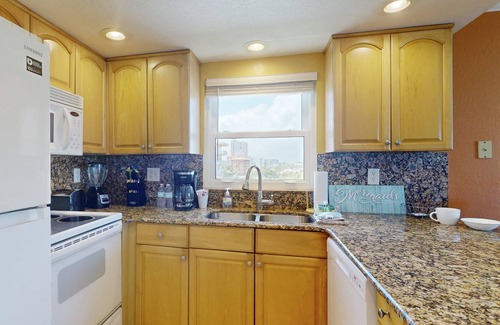 Treasure Island Condo | Beachfront Condo with Ocean View and Pool - Guest Rated 9.2