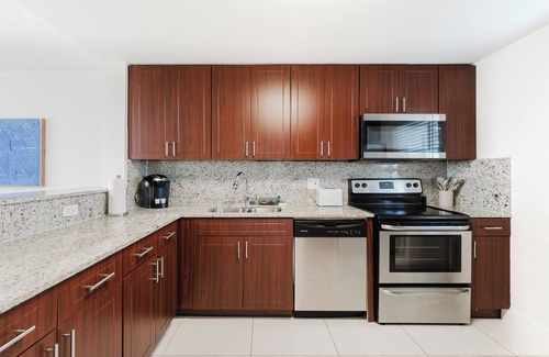 Boca Raton Apartment | Modern 2BR/2BA with Balcony- Directly Across from the Beach