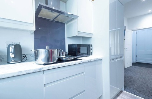 Gravesend Apartment | Modern 2br Apartment