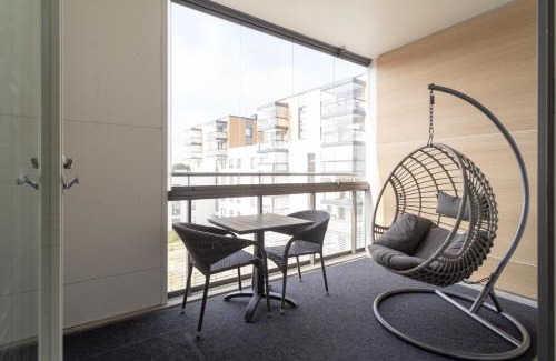 Tapiola Apartment | Modern 2BR apartment W 2 balconies, Metro, Helsinki 15min