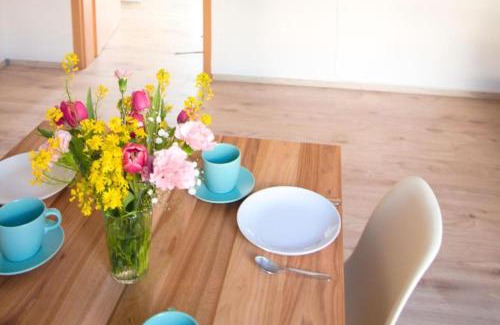 Bahnhofsviertel Apartment | Modern 2BR apartment with 55" Smart TV & DeLonghi coffee machine