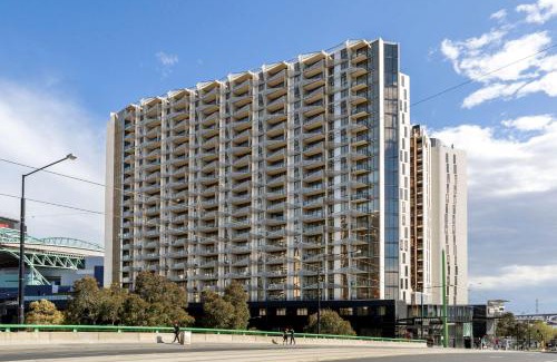 Docklands Apartment | Modern 2BR Apt at Marvel Stadium with Parking & Rooftop Pool