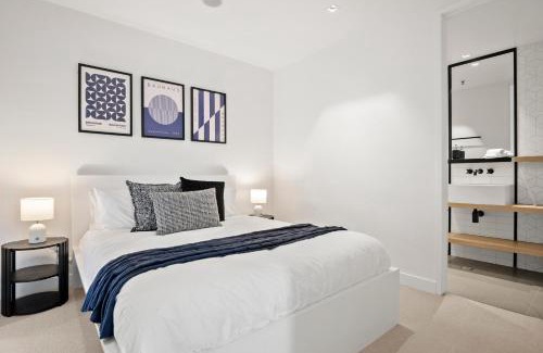 Docklands Apartment | Modern 2BR Apt at Marvel Stadium with Parking & Rooftop Pool