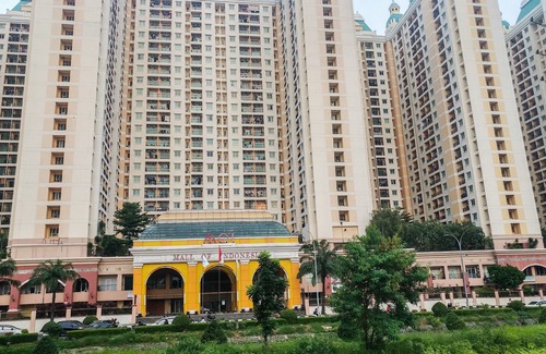 Kelapa Gading Barat Apartment | Modern 2BR Apartment with Pool near MOI - Ideal for Families