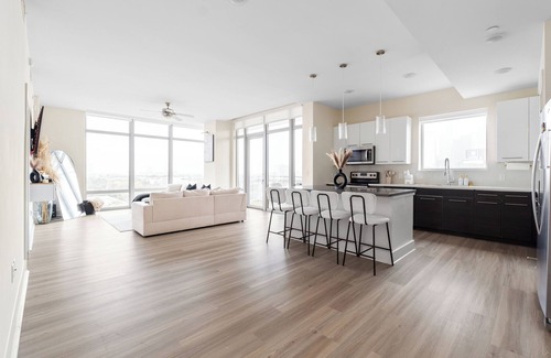 Midtown Apartment | Modern 2BR Condo with Free Parking & Downtown Houston Views