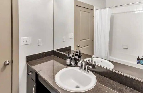 Deep Ellum Apartment | Modern 2BR CozySuites w/ pool, gym, parking! #08